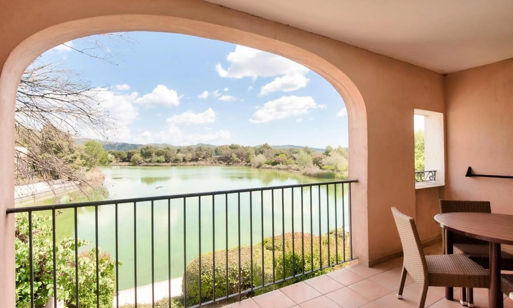 Village Pont Royal En Provence - Maeva Home - Appartement Cosy Et Climatise 2 Pieces 4 Personnes - Selection - Super Home Mae-2154 Mallemort 0*,  France